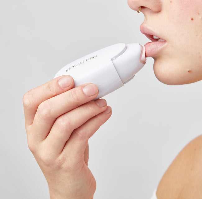 Woman using PMD Kiss for desktop background