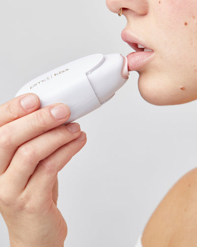 Woman using PMD Kiss for mobile background