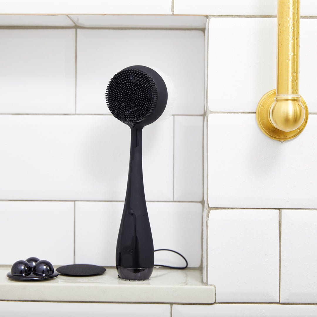 AT-4003-EBlack?PMD Clean Body in black in shower